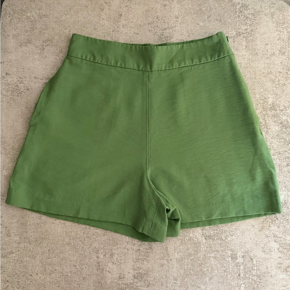 Leith High-Waisted Green Shorts